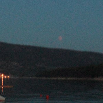 Лунное затмение на острове Црес.