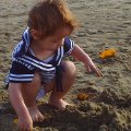 Девочка с совком в песке
